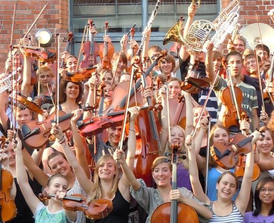 Gruppenbild von Schülerinnen und Schülern der Jugendmusikschule Göppingen.