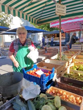 Foto von Marktbeschickern auf dem Göppinger Wochenmarkt