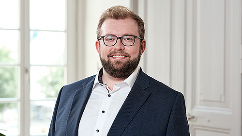 Portraitfoto von Oberbürgermeister Alex Maier.