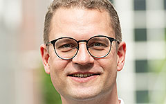 Portraitfoto von Lukas Hezler