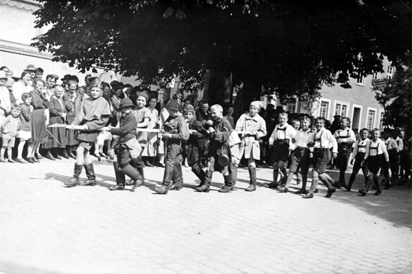 Historische Aufnahme des Maientags