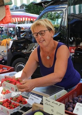 Foto von Marktbeschickern auf dem Göppinger Wochenmarkt