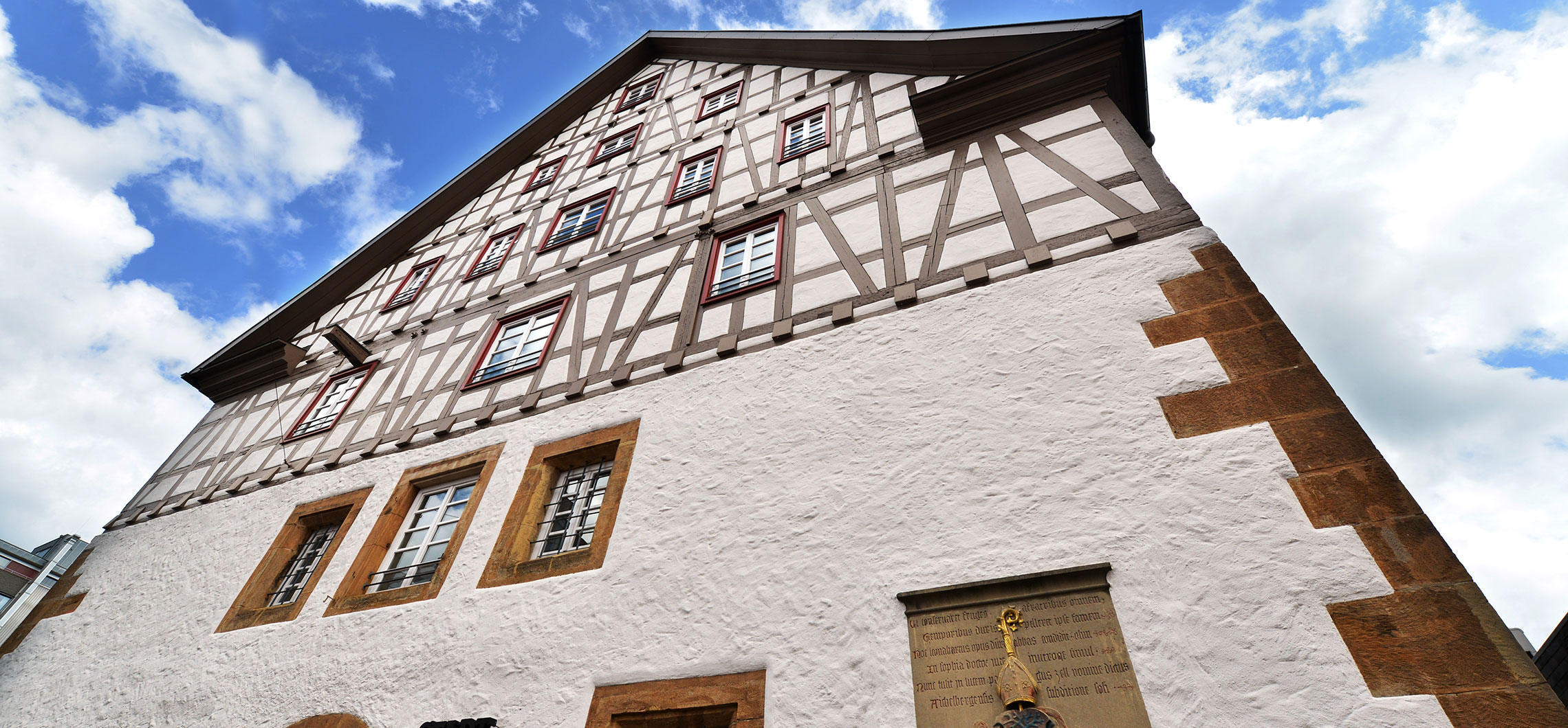 Eine Außenaufnahme der Stadtbibliothek Göppingen