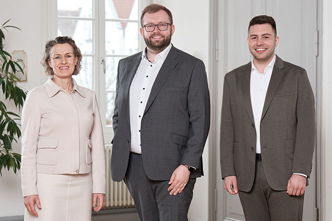 Ein Gruppenbild von Oberbürgermeister Alex Maier, Erster Bürgermeister Johannes Heberle und Baubürgermeisterin Eva Noller.