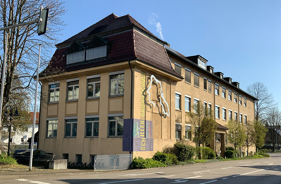 Außenaufnahme der Schiller-Grundschule