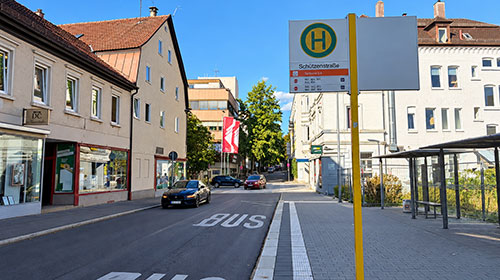 Eine Bushaltestelle in der Schützenstraße in Göppingen