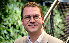 Portraitfoto von Lukas Hezler