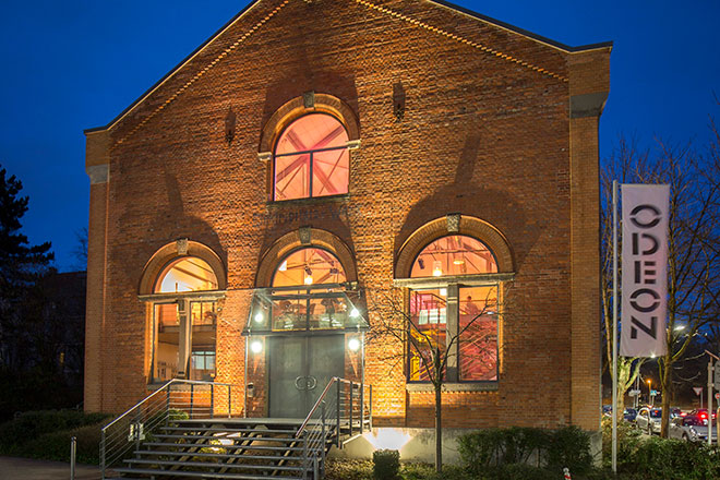 Außenaufnahme des Alten E-Werks in Göppingen bei Abend.