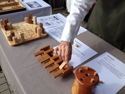 Ein Set von unterschiedlichem Holzspielzeug