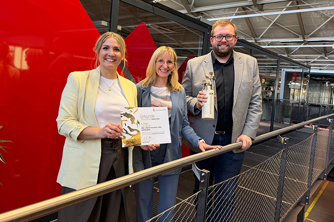 Hub Managerin des HIVE Tara-Najet Lehnert, Anne Jehle, Leiterin des OB Büros und Oberbürgermeister Alex Maier