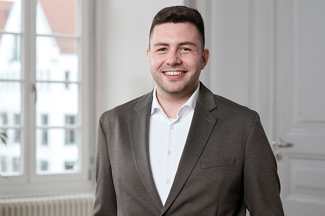 Erster Bürgermeister Johannes Heberle vor dem Kleinen Sitzungssaal