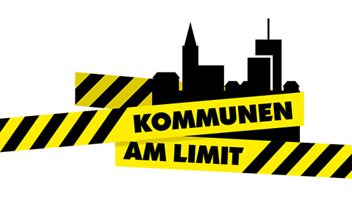 Ein Baustellenschild vor Straßenabsperrungen